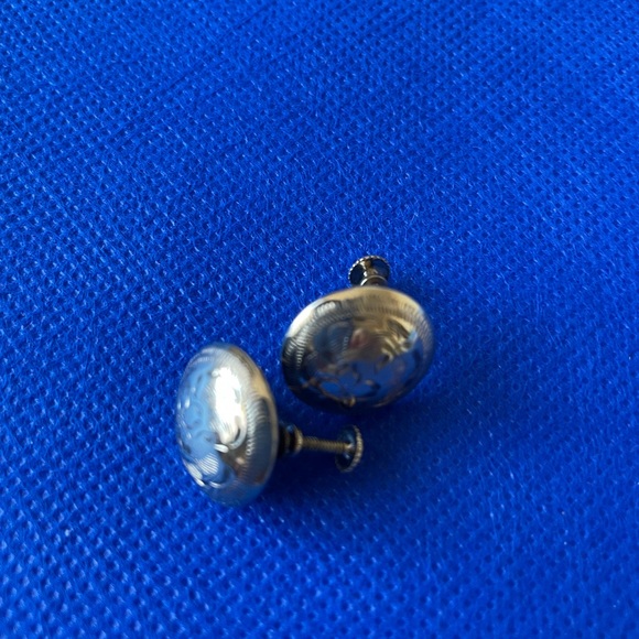 Earrings - Picture 2 of 4